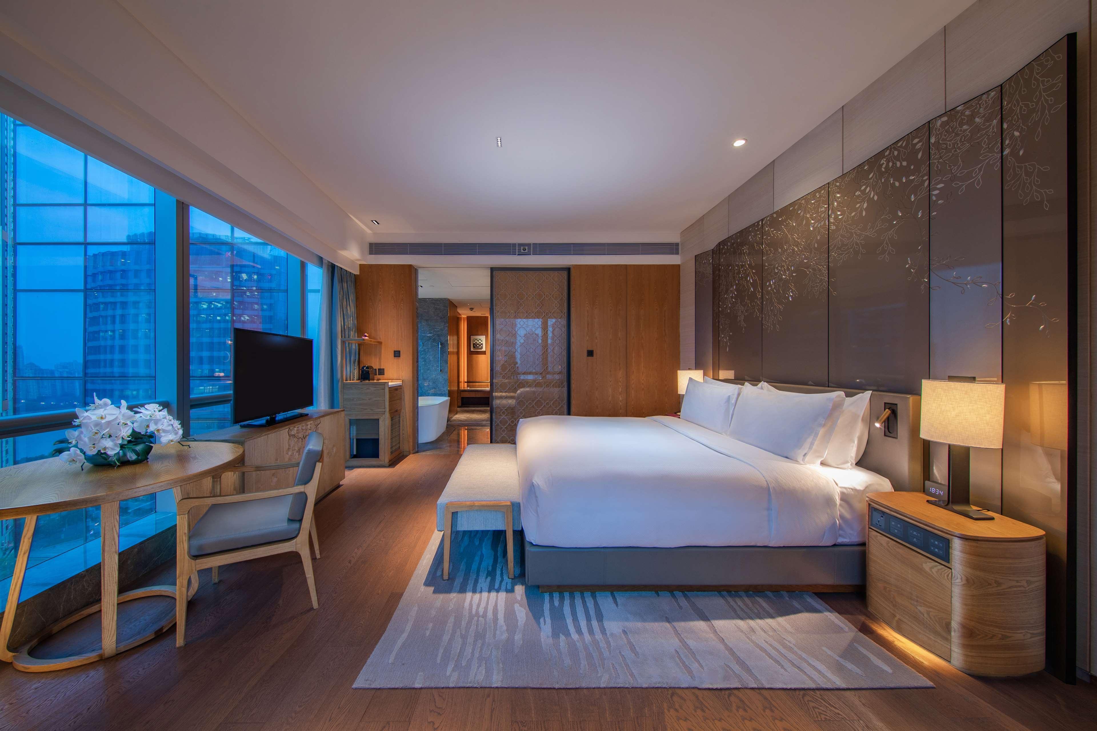 Hotel Conrad Canton Extérieur photo